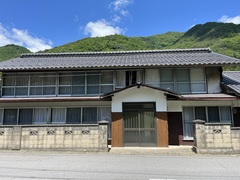 瓦屋根の木造2階建て住宅の外観写真